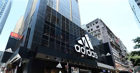 香港adidas旗艦店(銅鑼灣） .